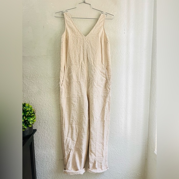 Sincerely Jules Neutral Striped Sleeveless no belt Jumpsuit size small - Picture 1 of 14